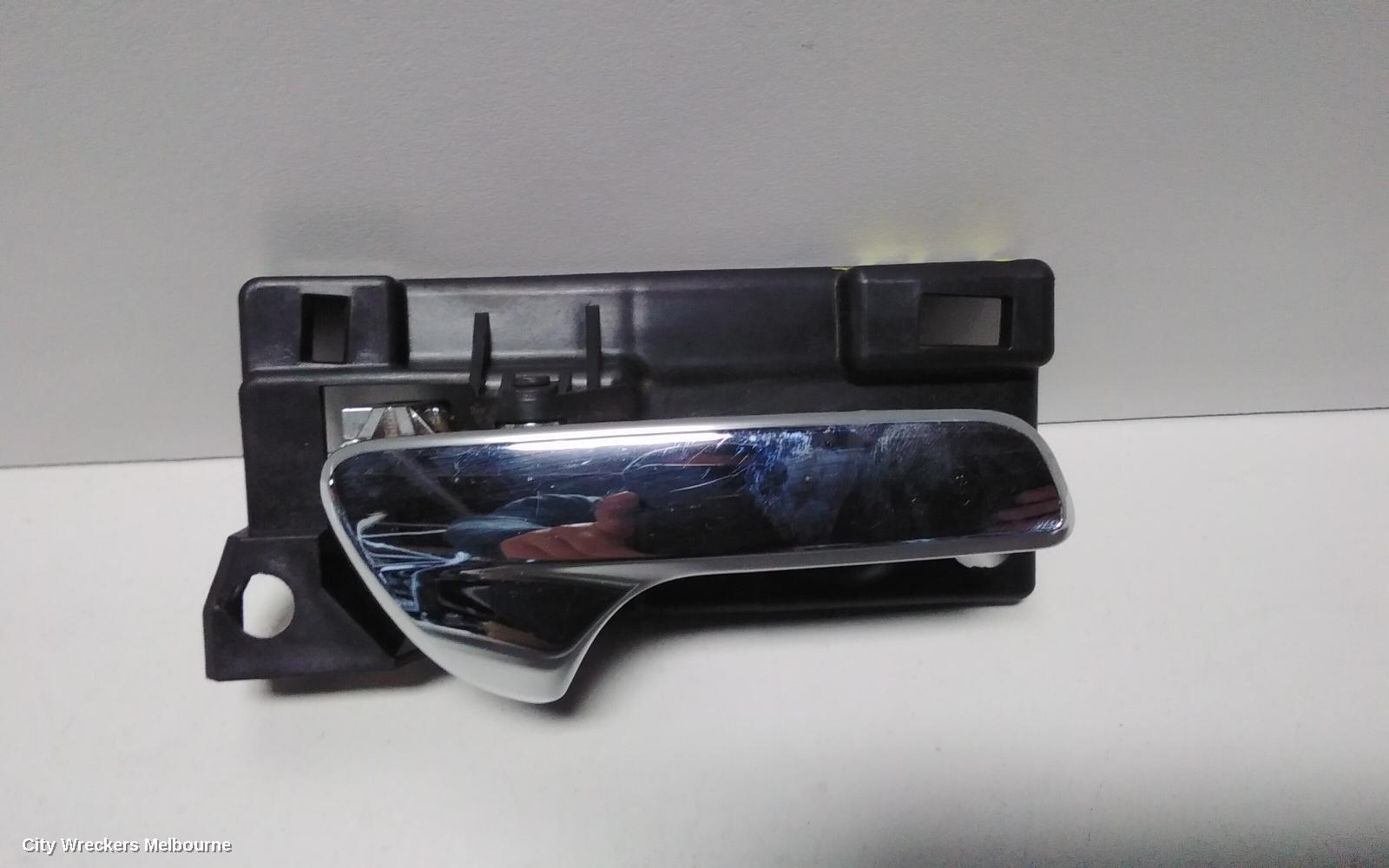 JEEP GRANDCHEROKEE DOOR HANDLE, INNER, RH FRONT, WK, 01/2011 ONWARDS - Image 2