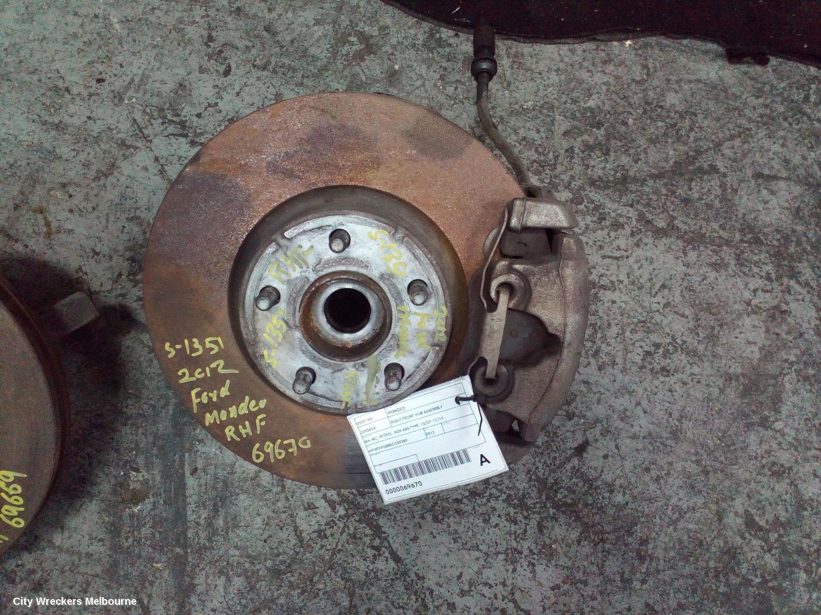 FORD MONDEO RIGHT FRONT HUB ASSEMBLY, MA-MC, PETROL, NON ABS TYPE, 10/2007 - 12/2014 - Image 1