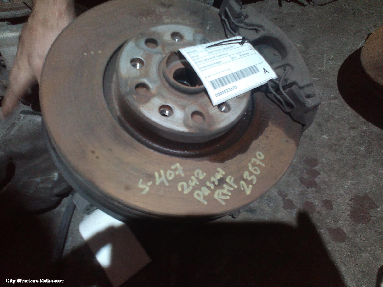 VOLKSWAGEN PASSAT RIGHT FRONT HUB ASSEMBLY, 3C/3CC, MK6, B6-B7, 03/2006 - 05/2015 - Image 1