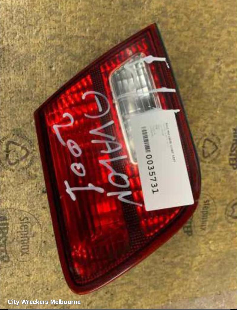 TOYOTA AVALON REAR GARNISH, BOOTLID LAMP (LH SIDE), MCX10R, 07/2000 - 09/2003 - Image 1