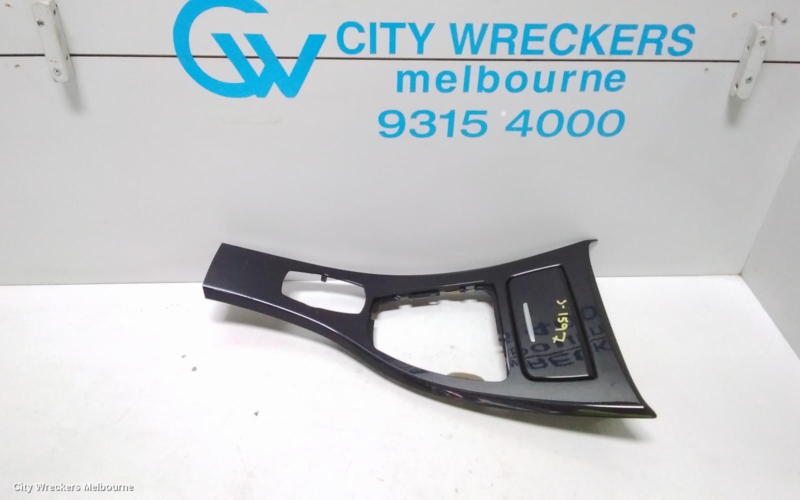 BMW 3 SERIES, E90, 03/2005 - 12/2013, SHIFTER SURROUND + CUPHOLDER: 78871 - Image 1