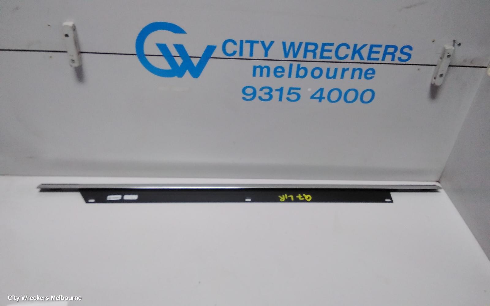 AUDI Q7 DOOR MOULD, LHR WINDOW DOOR MOULD : 67643, 4L, 09/2006 - 08/2015 - Image 1