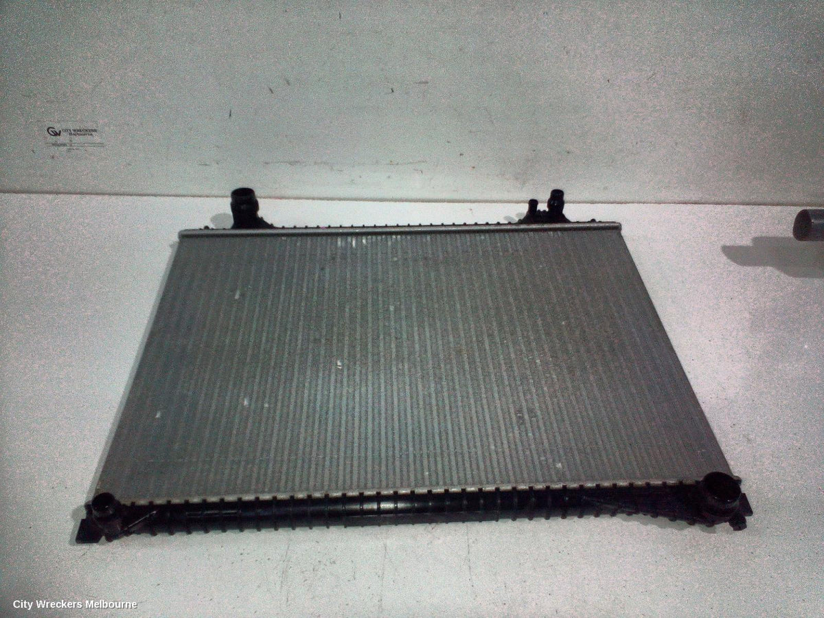 JAGUAR F PACE RADIATOR, X761, PRIMARY RADIATOR (CLOSEST TO ENGINE), AUTO, DIESEL, 2.0, TURBO, 02/2016 - 10/2020 - Image 2