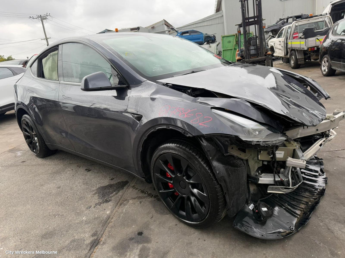 TESLA MODEL Y LEFT GUARD, 1ST GEN, 03/2022 ONWARDS - Image 3