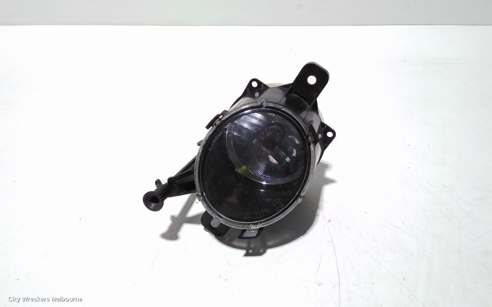 HOLDEN COMMODORE RIGHT INDICATOR/FOG/SIDE, BUMPER FOGLAMP, VF, 05/2013 - 12/2017 - Image 1
