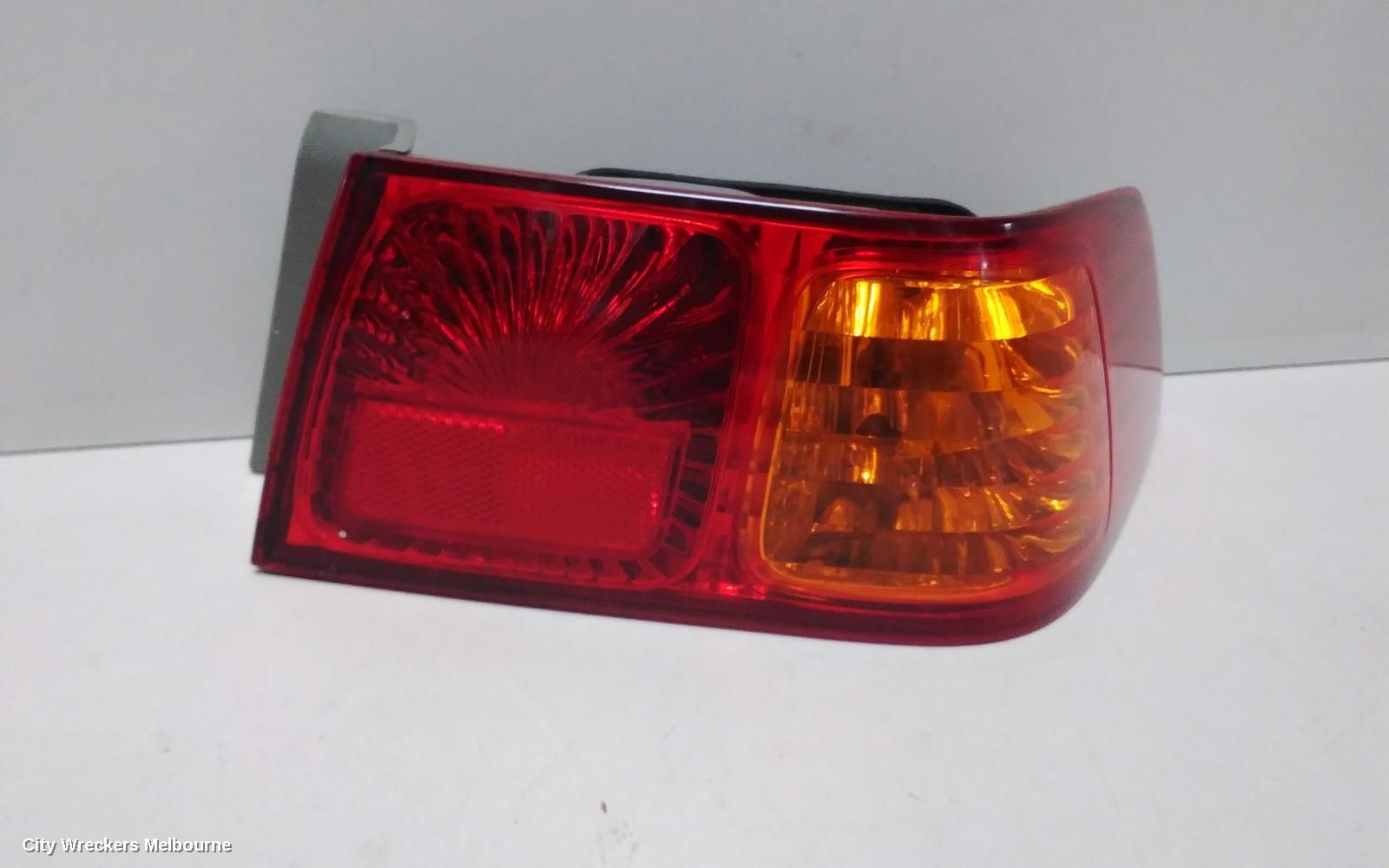 TOYOTA CAMRY RIGHT TAILLIGHT, SK20, SEDAN, 10/2000 - 08/2002 - Image 2