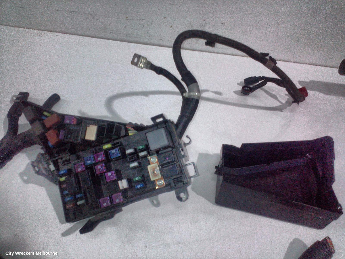 SUBARU LEVORG FUSE BOX, V1, ENGINE BAY, PETROL, 2.0, 05/2016 - 12/2020 - Image 3