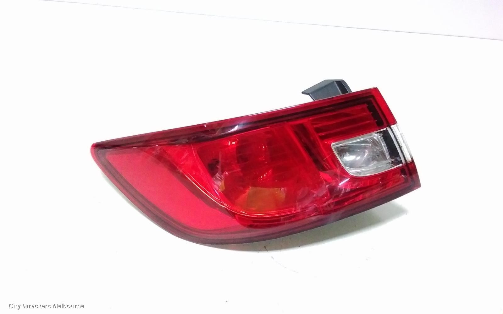 RENAULT CLIO LEFT TAILLIGHT, X98, IN BODY, HALOGEN TYPE, 09/2013 - 10/2019 - Image 3
