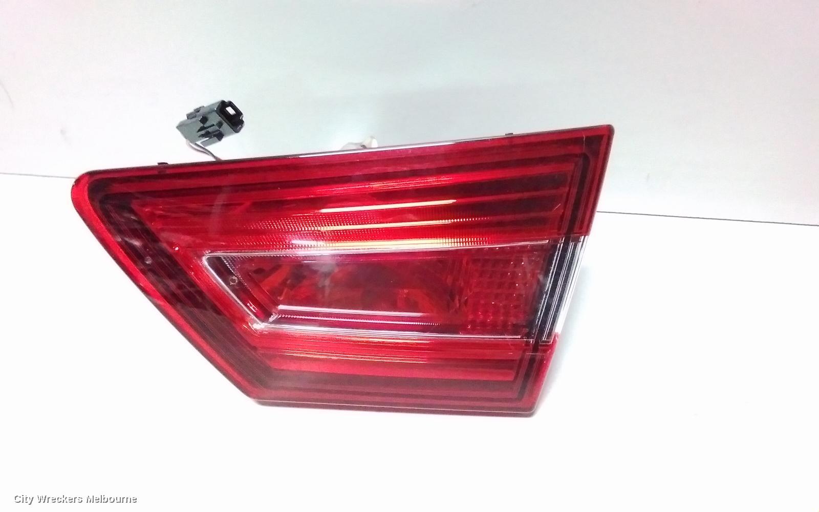 RENAULT CLIO REAR GARNISH, TAILGATE LAMP (RH SIDE), X98, NON LED TYPE, 09/2013 - 10/2019 - Image 2