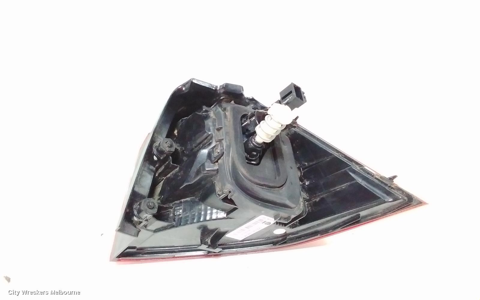 VOLKSWAGEN GOLF LEFT TAILLIGHT, GEN 7, HATCH, STANDARD, TRENDLINE/COMFORTLINE, NON LED TYPE, NON TINTED TYPE, 01/2013 - 03/2017 - Image 2