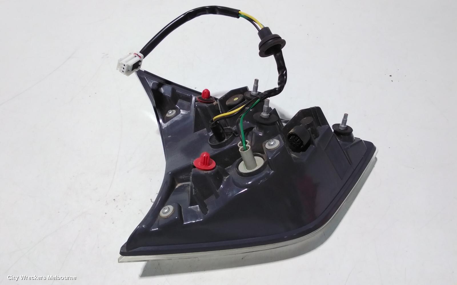 NISSAN XTRAIL REAR GARNISH, TAILGATE LAMP (RH SIDE), T32, 02/2014 - 01/2017 - Image 3