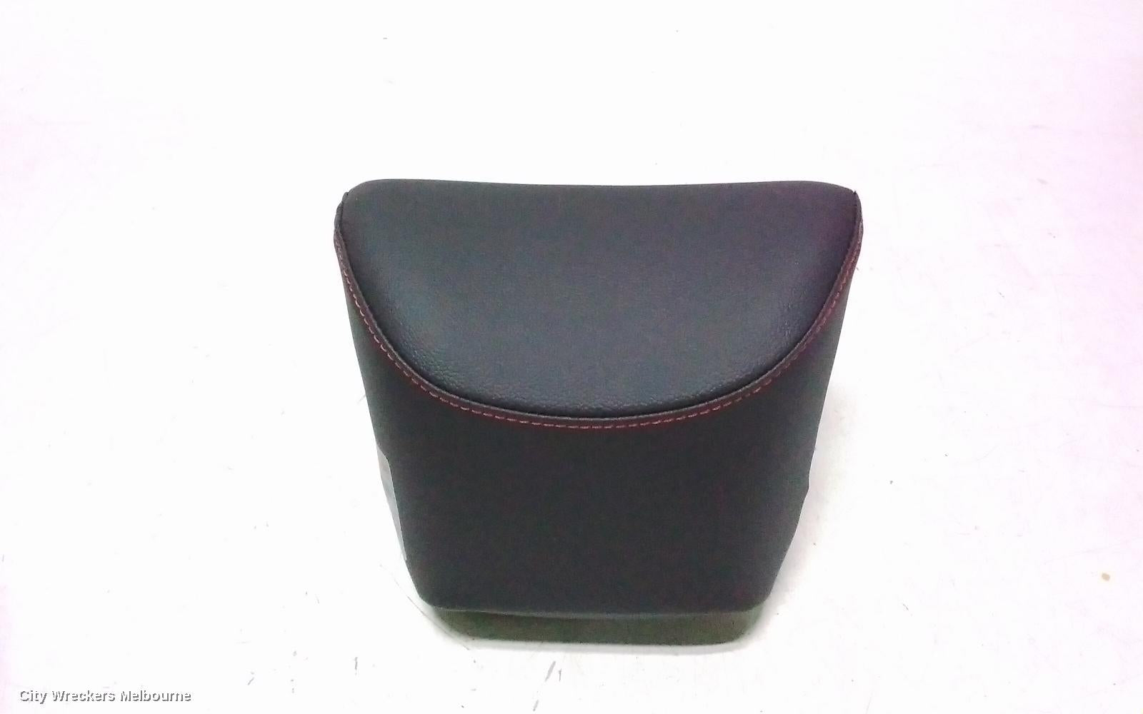 HYUNDAI I30 HEADREST, CENTRE REAR 2ND ROW, LEATHER, GREY, PREMIUM/SR/SR PREMIUM, PD, 03/2017 ONWARDS - Image 1