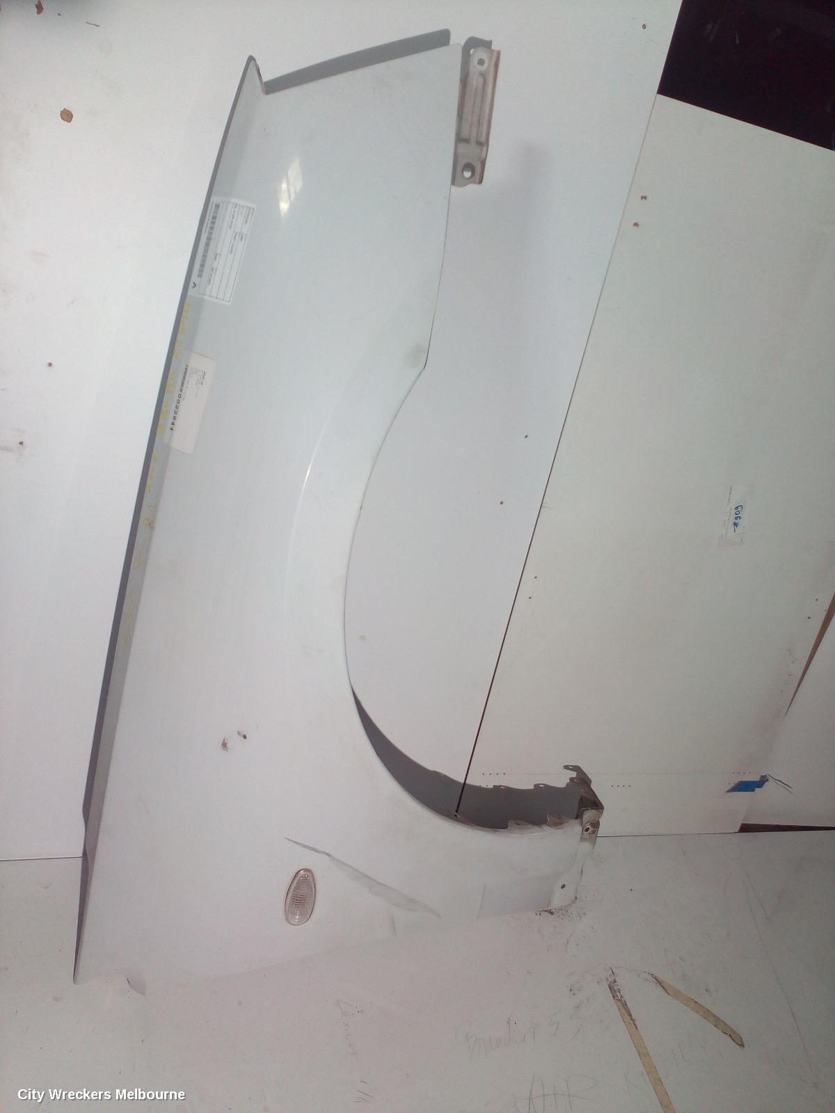 MITSUBISHI 380 RIGHT GUARD, DB, 09/2005 - 03/2008 - Image 2