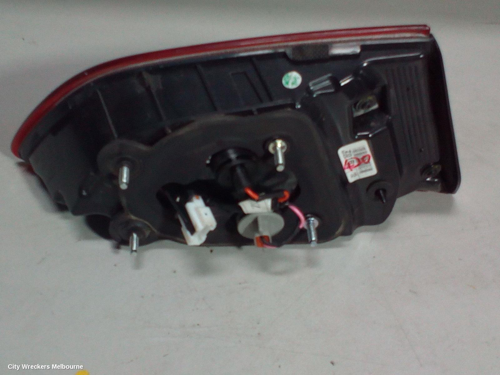 HYUNDAI I30 REAR GARNISH, TAILGATE LAMP (RH SIDE), STANDARD, NON LED TYPE, PD, 03/2017 - 07/2020 - Image 3