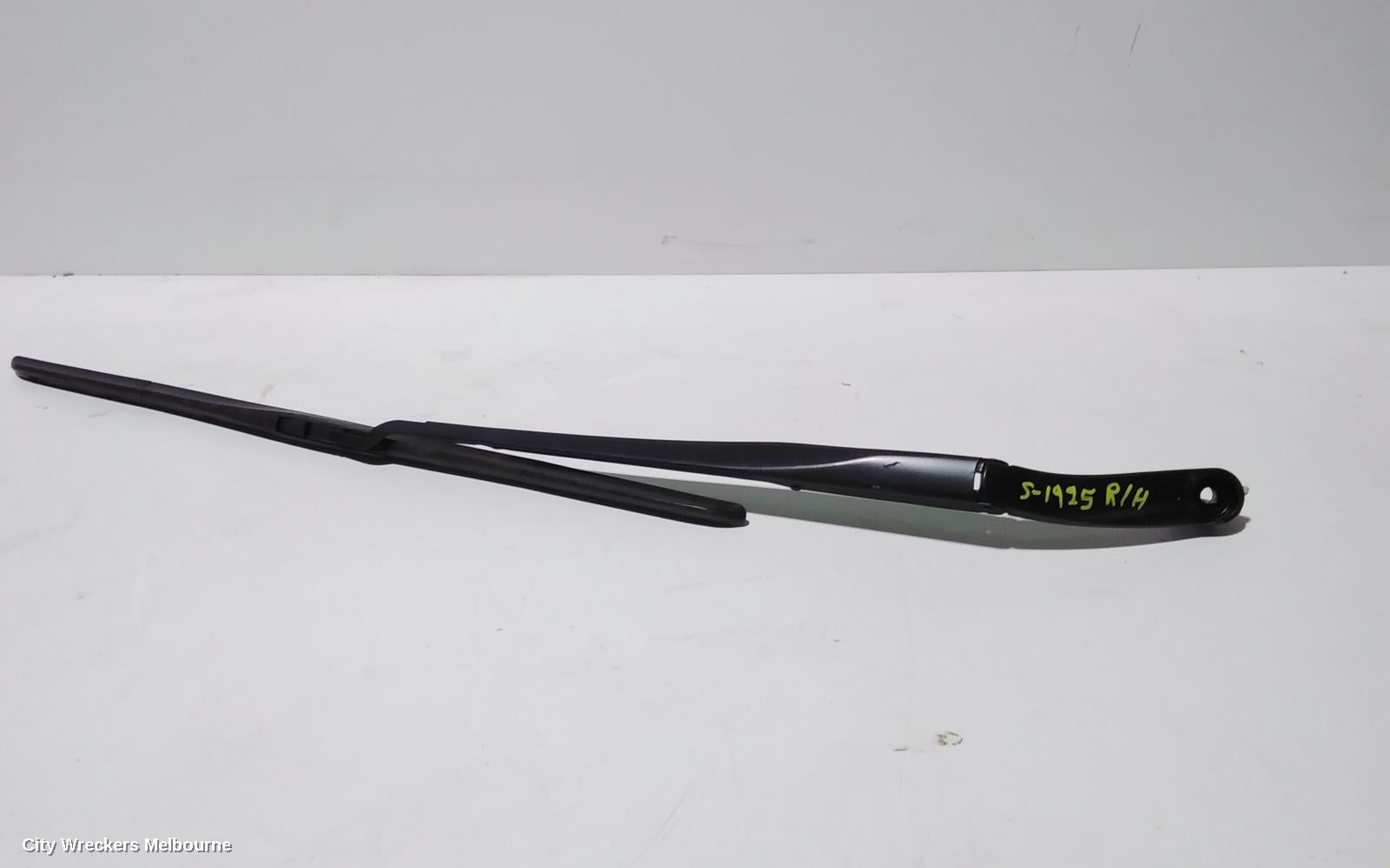 HYUNDAI SANTA FE WIPER ARM, FRONT (RH SIDE), TM, 03/2018 ONWARDS - Image 1