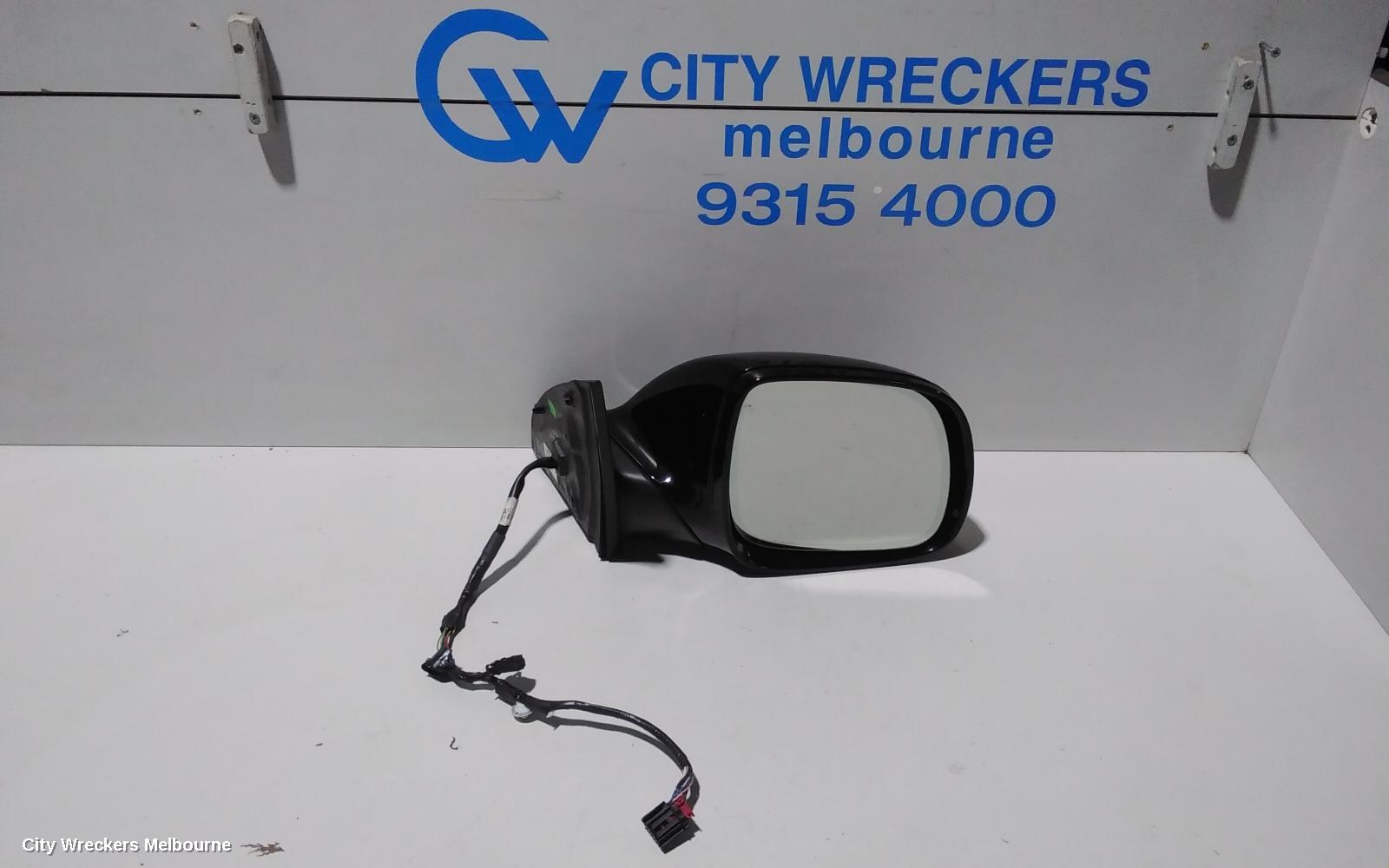 AUDI Q7 RIGHT DOOR MIRROR, 4L, POWER FOLD, W/ INDICATOR, MEMORY & NO LANE CHANGE ASSIST TYPE, 09/2006 - 09/2009 - Image 1