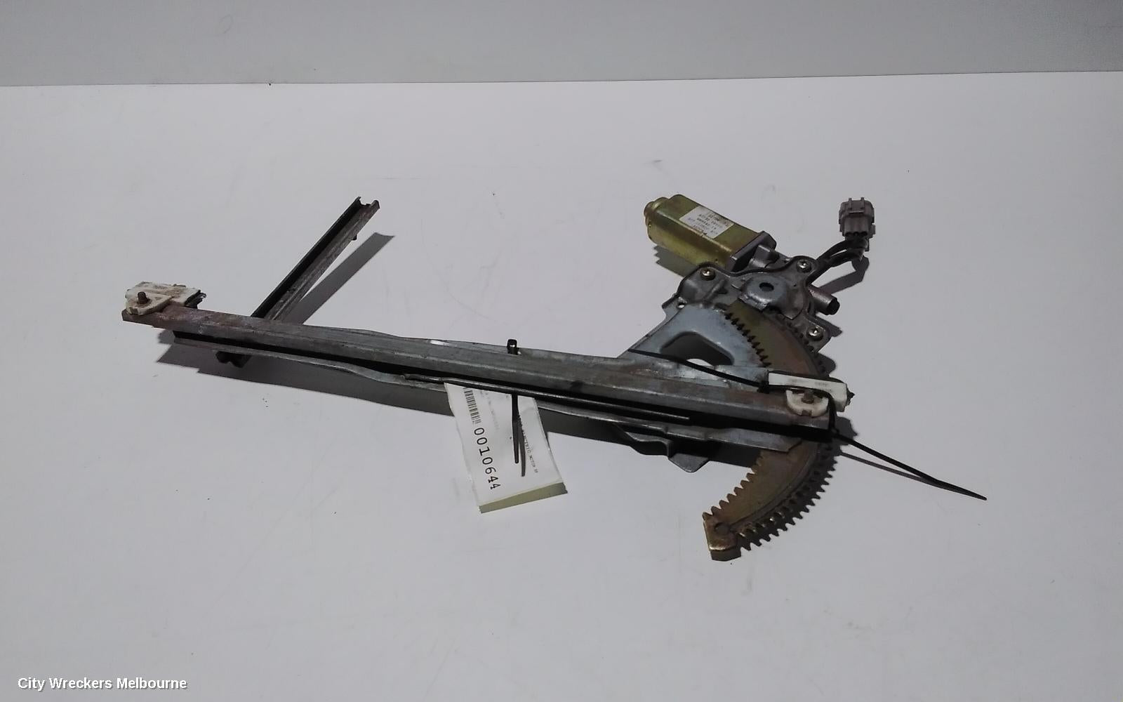 NISSAN PATROL RIGHT FRONT WINDOW REG/MOTOR, Y61/GU, POWER, SCISSOR TYPE, 05/1999 - 04/2017 - Image 1