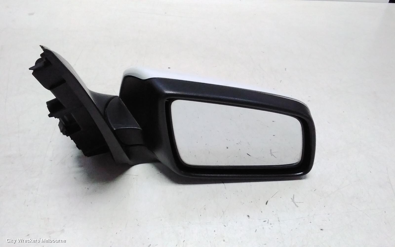 HOLDEN COMMODORE RIGHT DOOR MIRROR, VE, NON HEATED & NON PUDDLE LAMP TYPE, 08/2006 - 05/2013 - Image 1