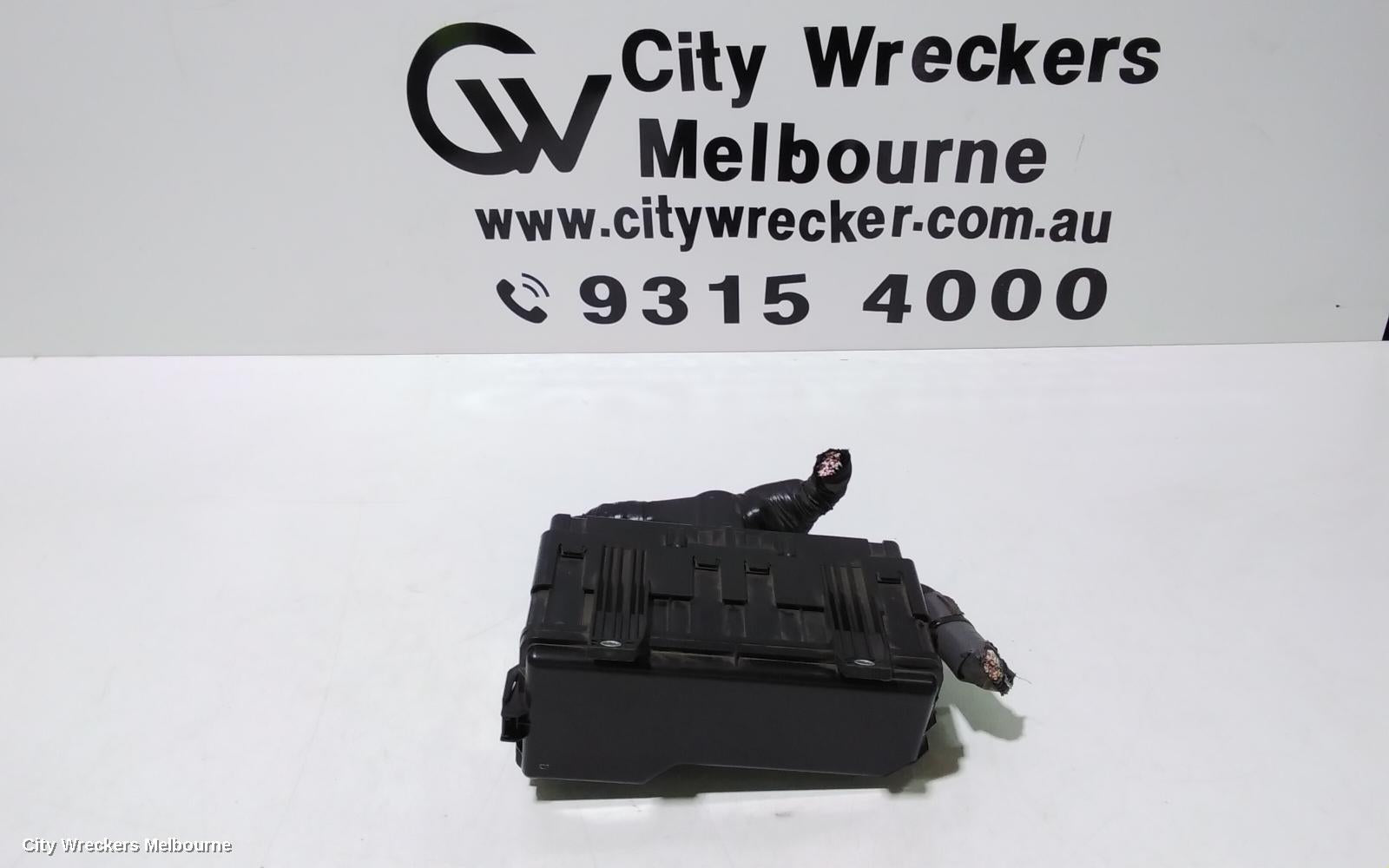 TOYOTA HIACE FUSE BOX, ENGINE BAY, DIESEL, KDH, 09/2006 - 04/2019 - Image 1