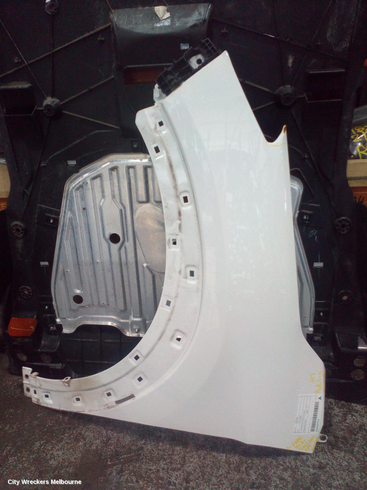 HYUNDAI TUCSON LEFT GUARD, TL, NON INDICATOR TYPE, 07/2015 - 01/2021 - Image 1