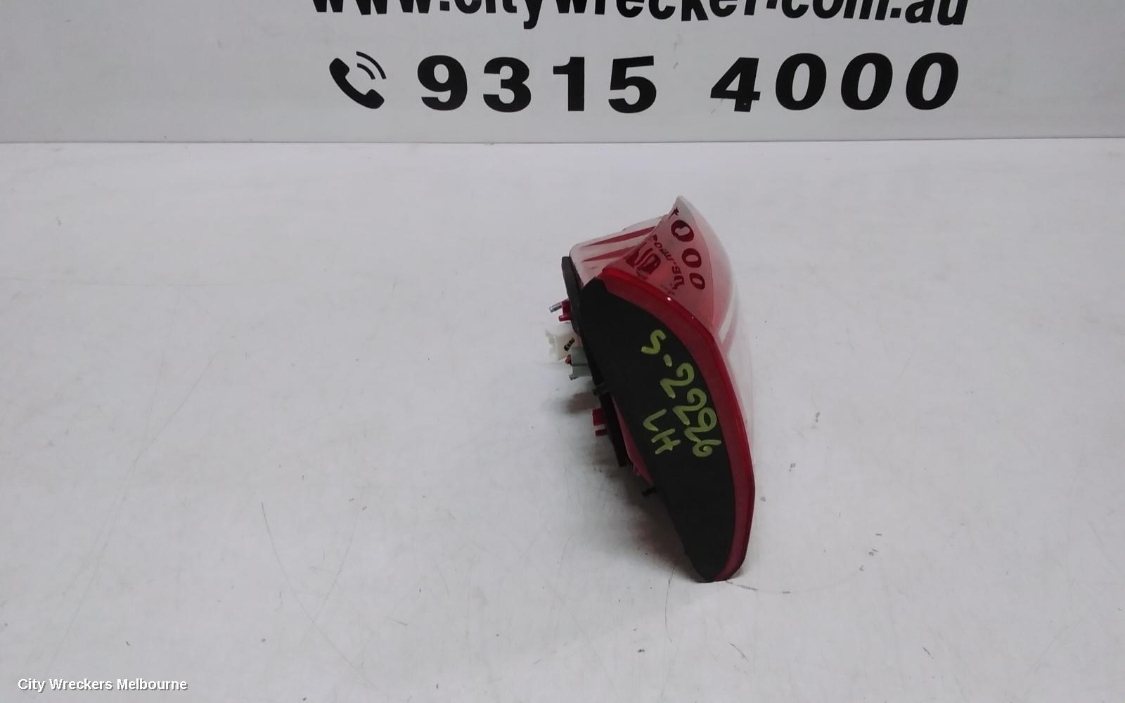 KIA SPORTAGE REAR GARNISH, TAILGATE LAMP (LH SIDE), SL, SI/SLI/PLATINUM, 05/2010 - 04/2014 - Image 3