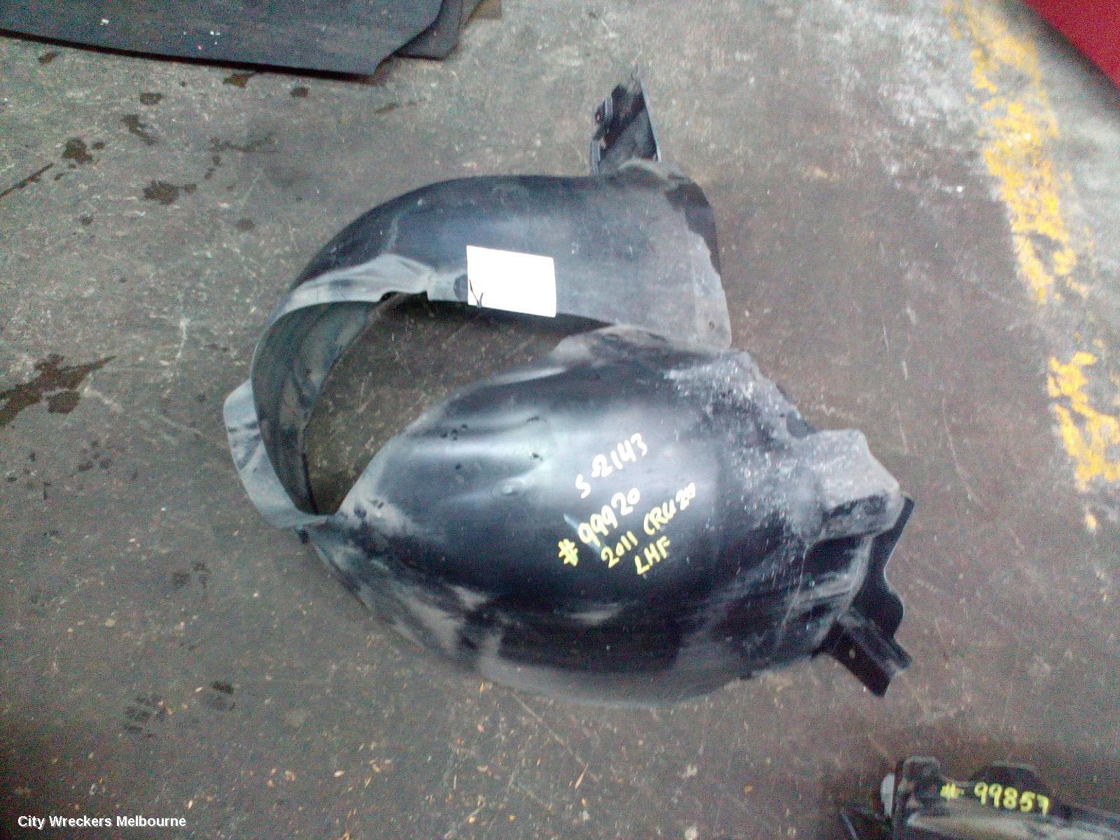 HOLDEN CRUZE LEFT GUARD LINER, FRONT, JH, SEDAN/HATCH, 03/2011 - 01/2017 - Image 3