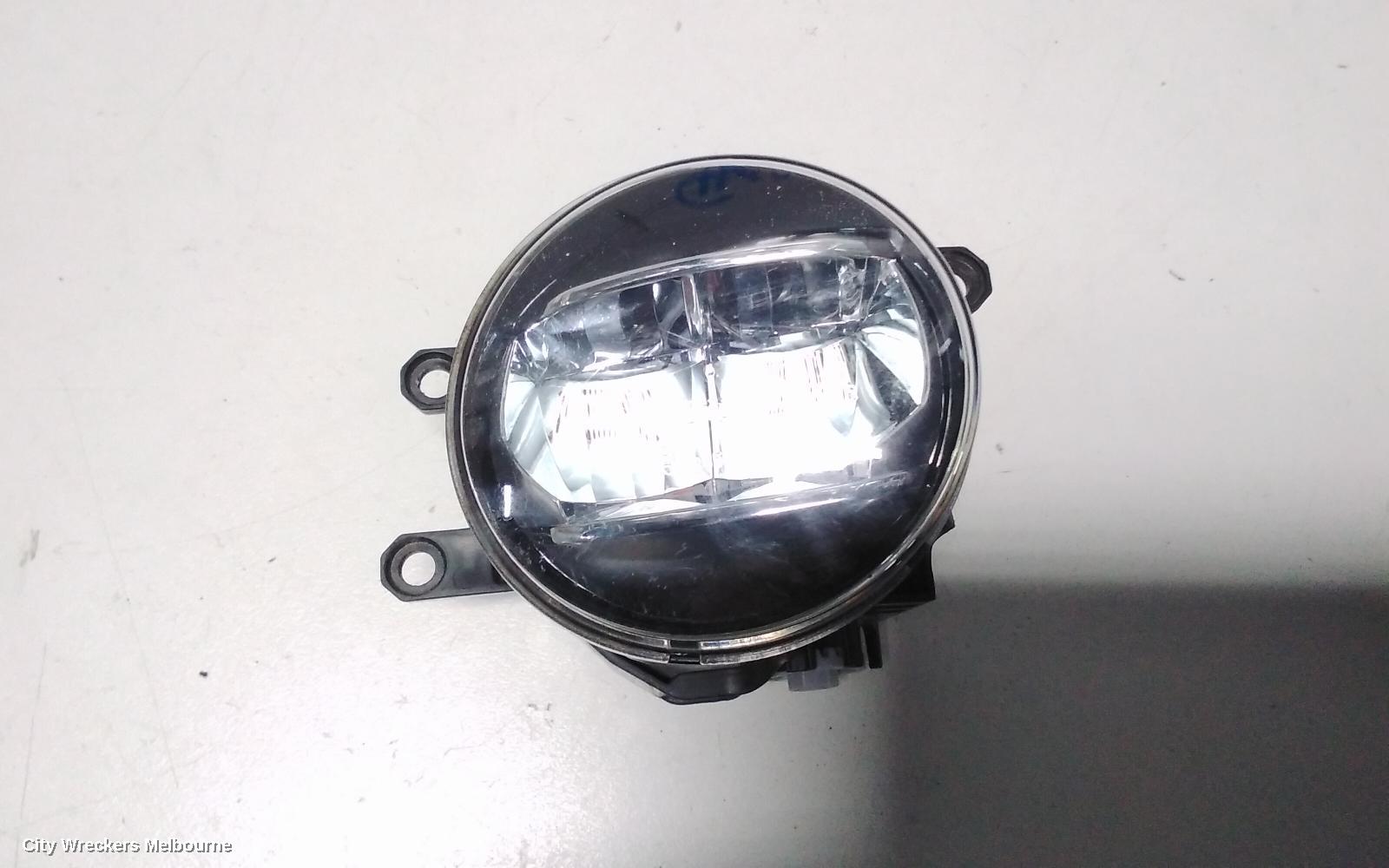 TOYOTA HILUX RIGHT INDICATOR/FOG/SIDE, BUMPER FOGLAMP, LED TYPE, 10/2017 ONWARDS - Image 2