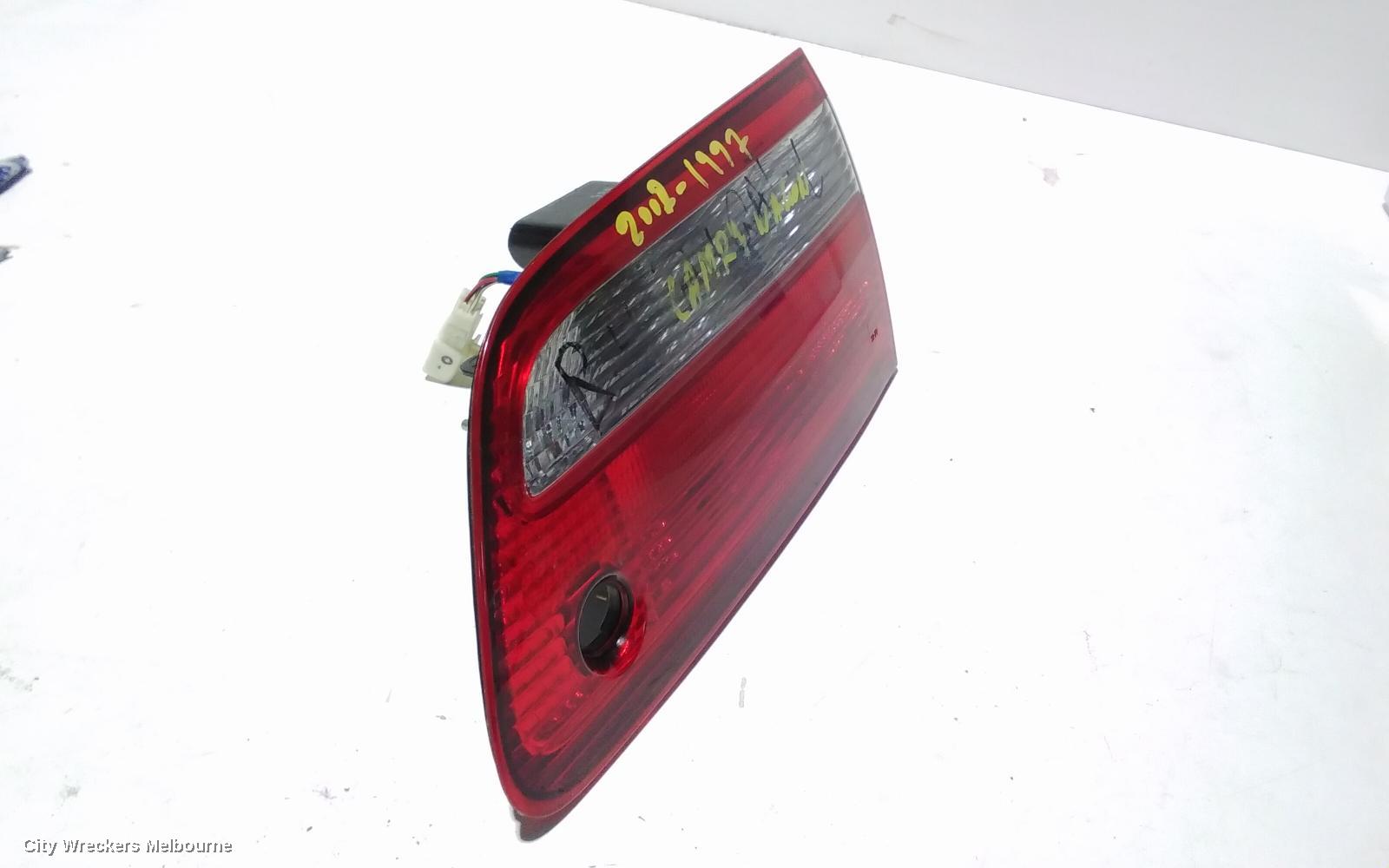 TOYOTA CAMRY REAR GARNISH, TAILGATE LAMP, RH SIDE, SK20, 08/1997 - 08/2002 - Image 3