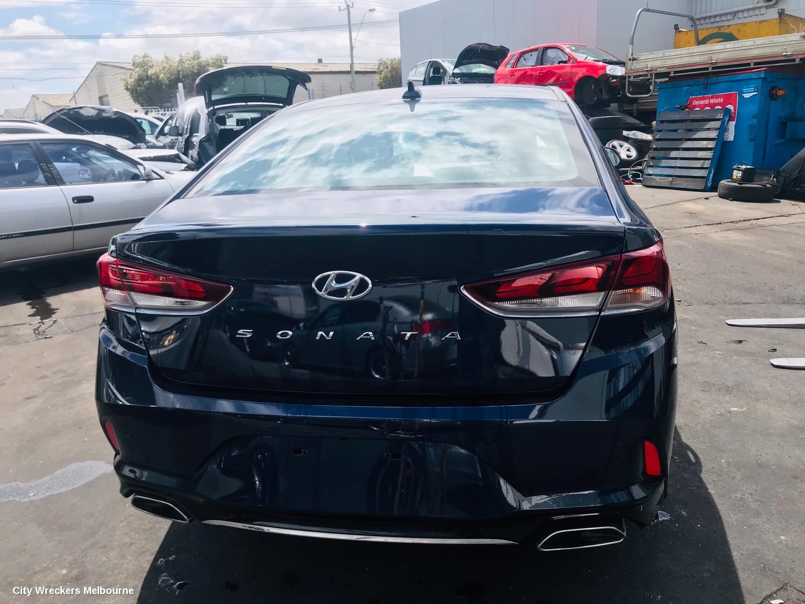 HYUNDAI SONATA LEFT FRONT HUB ASSEMBLY, LF, ALLOY KNUCKLE TYPE, 10/2014 - 01/2020 - Image 1