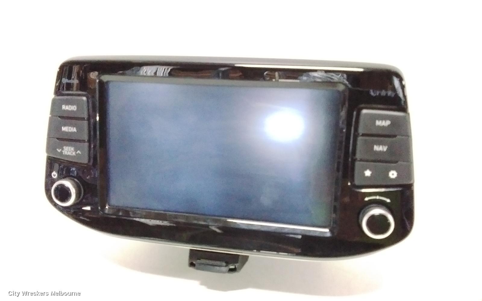 HYUNDAI I30 RADIO/CD/DVD/SAT/TV, HEAD UNIT & DISPLAY, 8 IN, SAT NAV/PREMIUM AUDIO TYPE, (S. KOREA VIN KMHH), PD, HATCH, 03/2017 - 07/2020 - Image 2