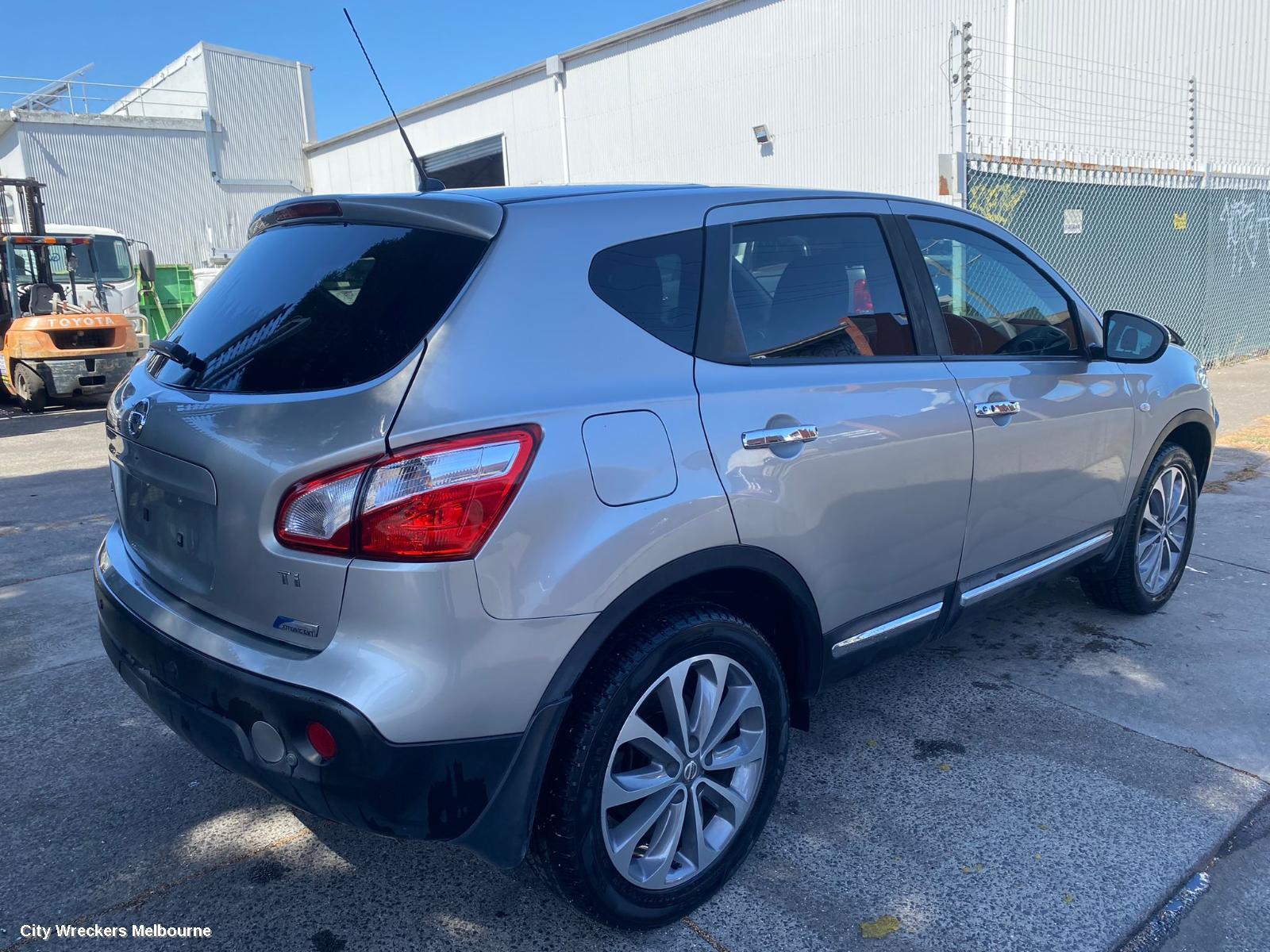 NISSAN DUALIS LEFT FRONT DOOR, J10, 5 SEATER TYPE, 10/2007 - 05/2014 - Image 1