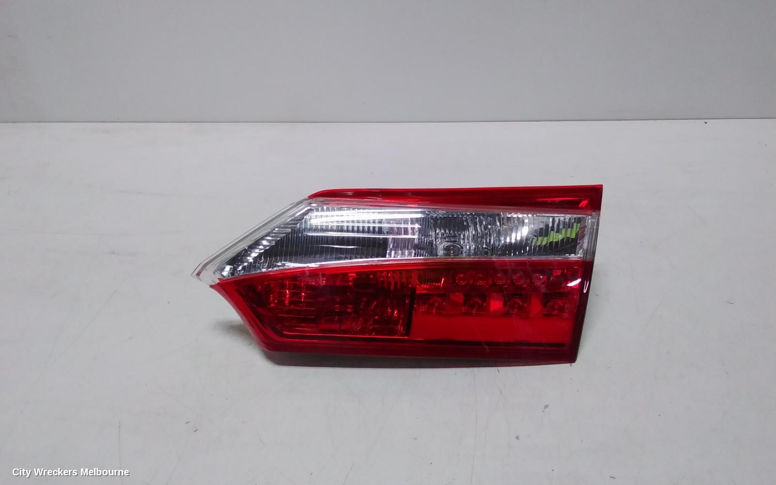 TOYOTA COROLLA REAR GARNISH, BOOTLID LAMP (RH SIDE), ZRE172R, SEDAN, 12/2013 - 10/2016 - Image 1