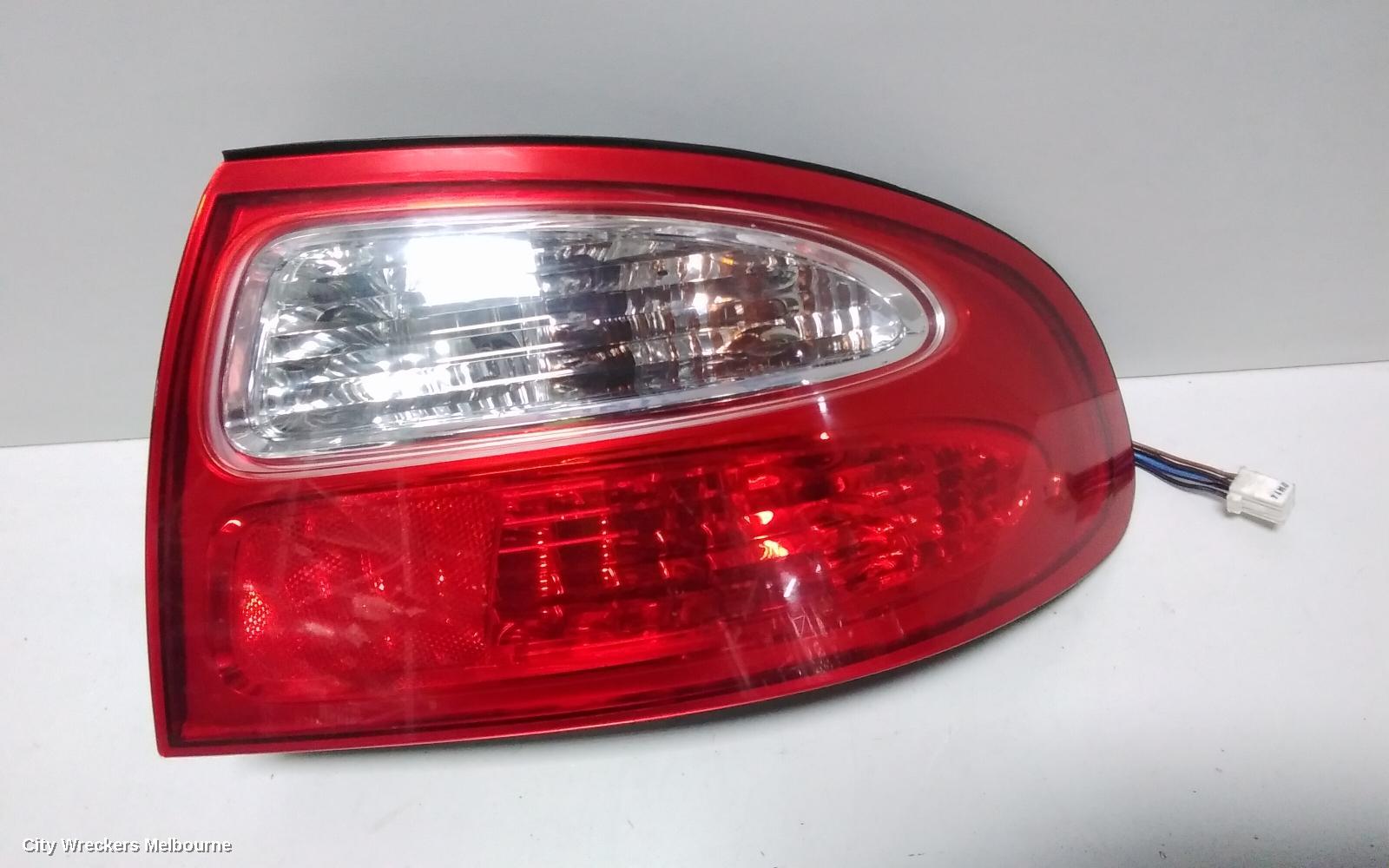 HOLDEN COMMODORE RIGHT TAILLIGHT, VX, SEDAN, BERLINA/CALAIS, 10/2000 - 09/2002 - Image 3