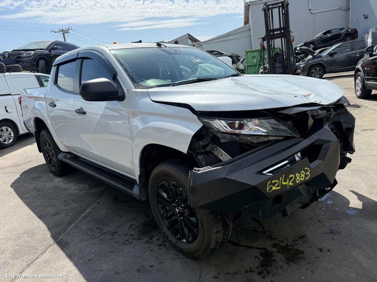 MITSUBISHI TRITON RIGHT GUARD, MR, NON FLARED, W/ REPEATER LAMP TYPE, 11/2018 - 10/2023 - Image 3