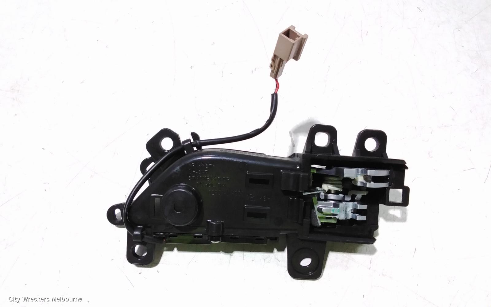 HYUNDAI GENESIS DOOR HANDLE, INNER, RH FRONT, DH, 11/2014 - 01/2018 - Image 3