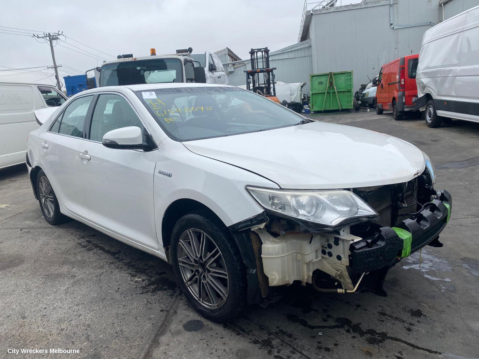 TOYOTA CAMRY REAR GARNISH, BOOTLID LAMP (RH SIDE), AVV50, HYBRID, 01/2012 - 03/2015 - Image 1