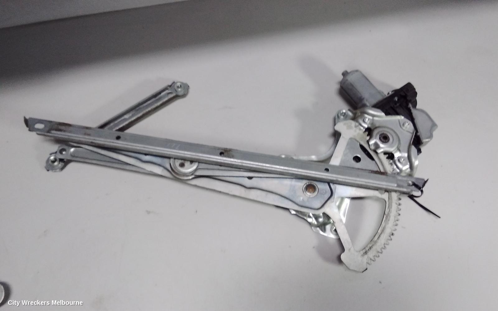 TOYOTA CAMRY RIGHT FRONT WINDOW REG/MOTOR, ASV50/AVV50, POWER, 12/2011 - 10/2017 - Image 2