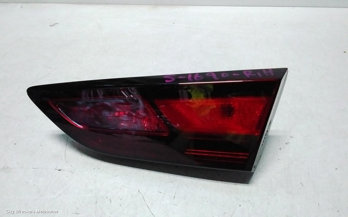 HOLDEN ASTRA REAR GARNISH, TAILGATE LAMP (RH SIDE), BK, 5DR HATCH, R/RS, NON LED TYPE, 09/2016 ONWARDS - Image 3
