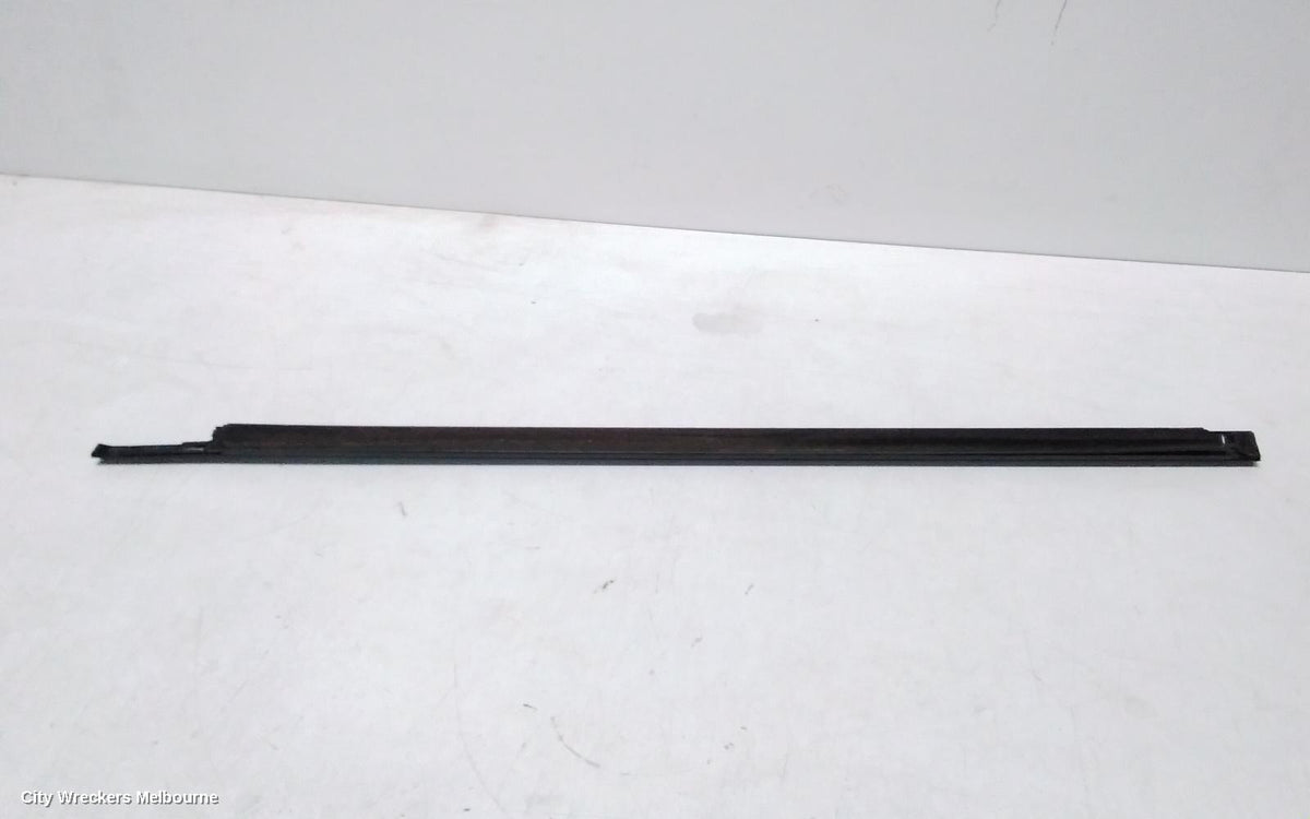 LAND ROVER RANGEROVER EVOQUE DOOR MOULD, DOOR MOULD RHF : 126329, L538, DOOR MOULDING (RH FRONT), 5DR, BLACK, W/ CHROME INSERT, 11/2011 - 01/2019 - Image 3