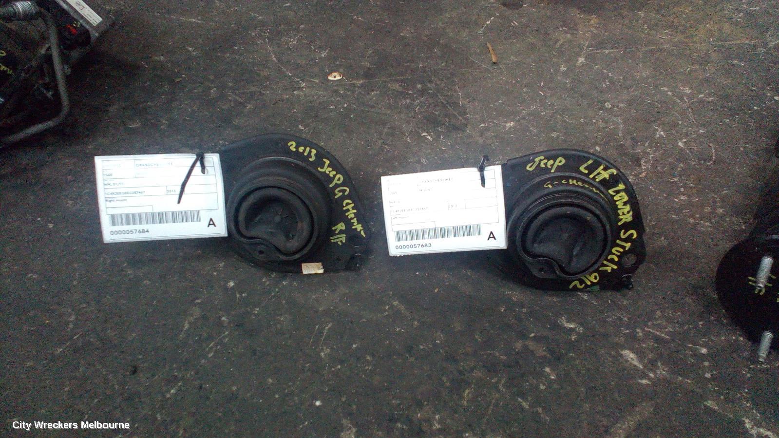 JEEP GRANDCHEROKEE MOUNT, ENGINE MOUNT, FRONT, RIGHT, PETROL, 3.6, WK, 10/2010 - 02/2022 - Image 1