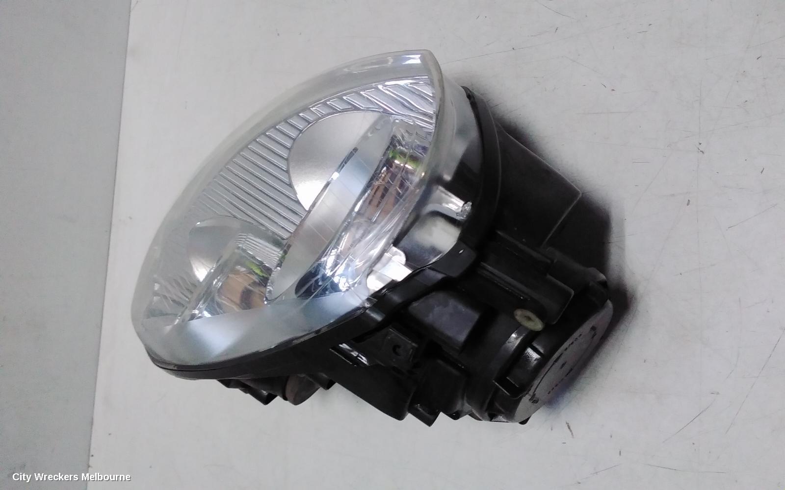 VOLKSWAGEN GOLF RIGHT HEADLAMP, GEN 5, HALOGEN, CHROME INSERT TYPE, 06/2004 - 02/2009 - Image 3
