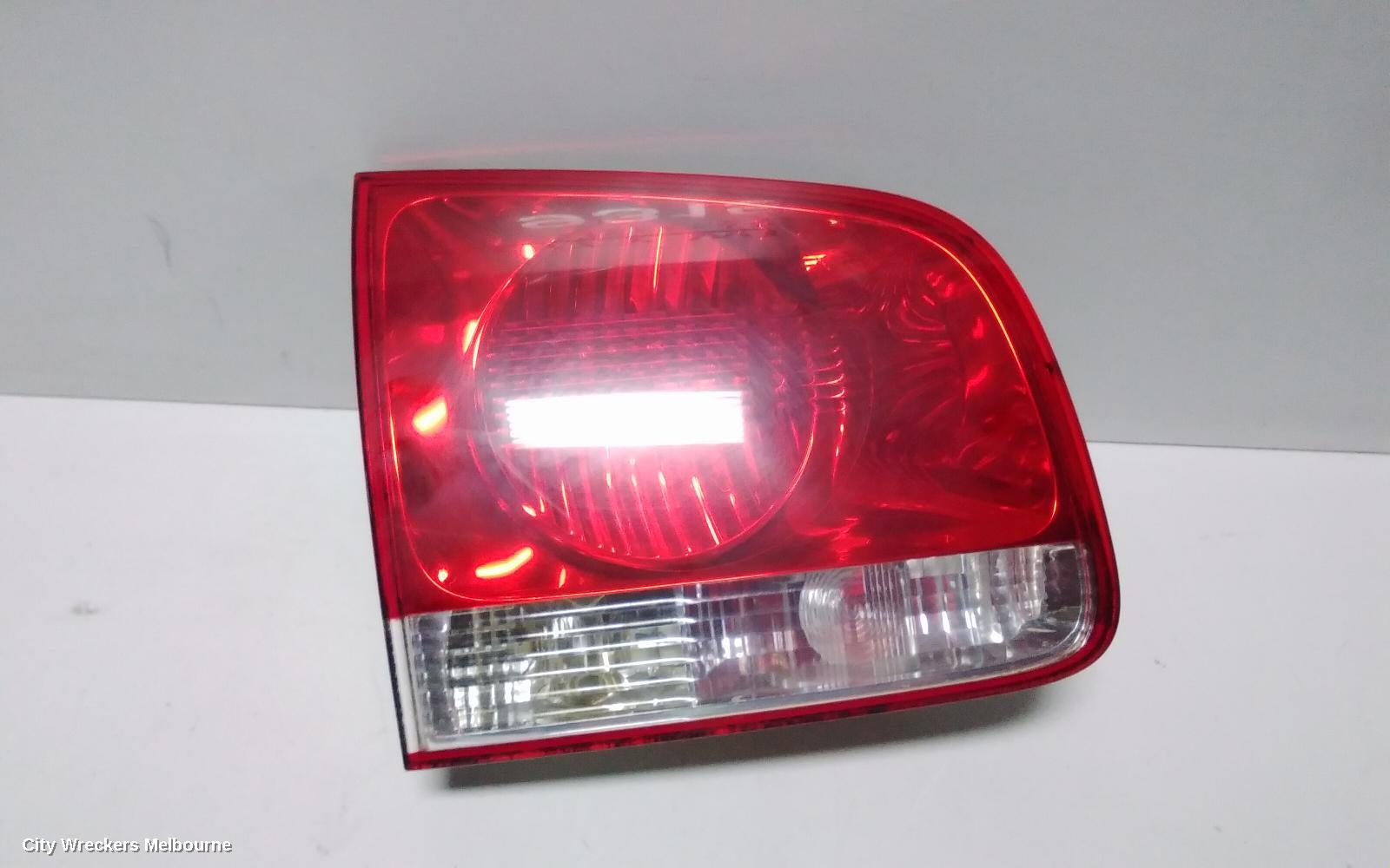 VOLKSWAGEN TOUAREG REAR GARNISH, TAILGATE LAMP (LH SIDE), 7L, 09/2003 - 06/2007 - Image 3