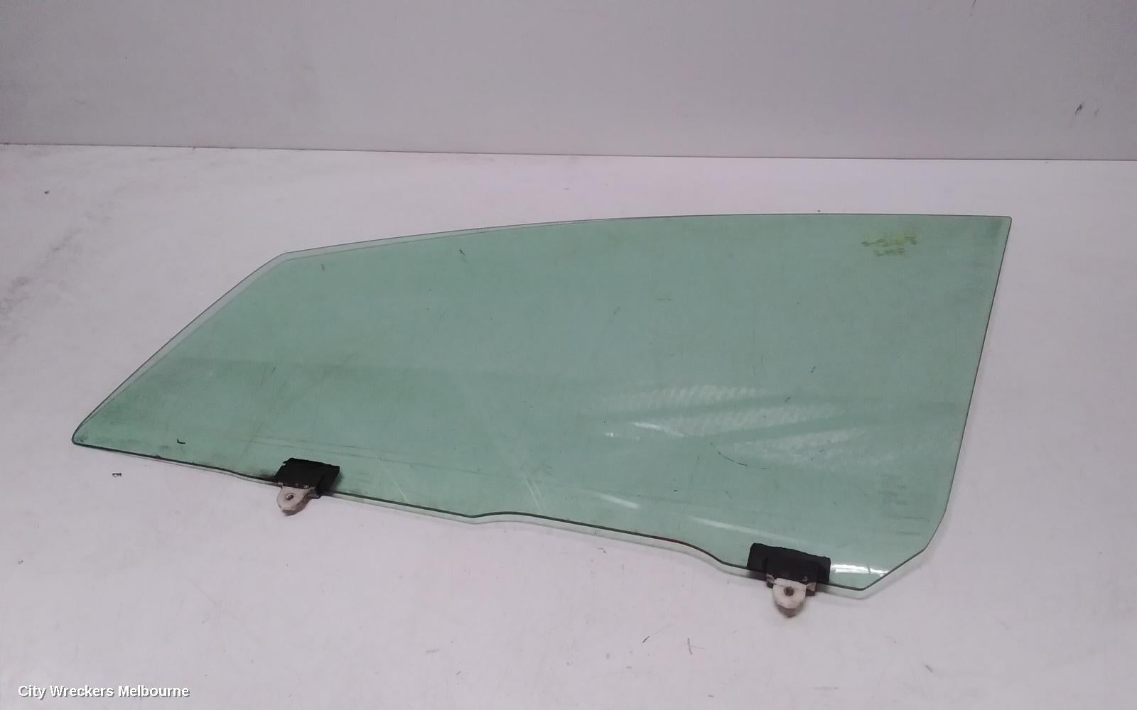 TOYOTA ESTIMA LEFT FRONT DOOR WINDOW, XR30/XR40 00-06 - Image 2