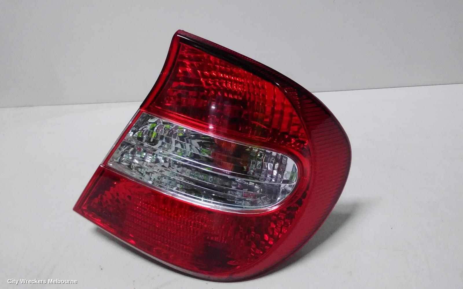 TOYOTA CAMRY RIGHT TAILLIGHT, SK36, REVERSE LAMP IN CENTRE, 08/2002 - 09/2004 - Image 2