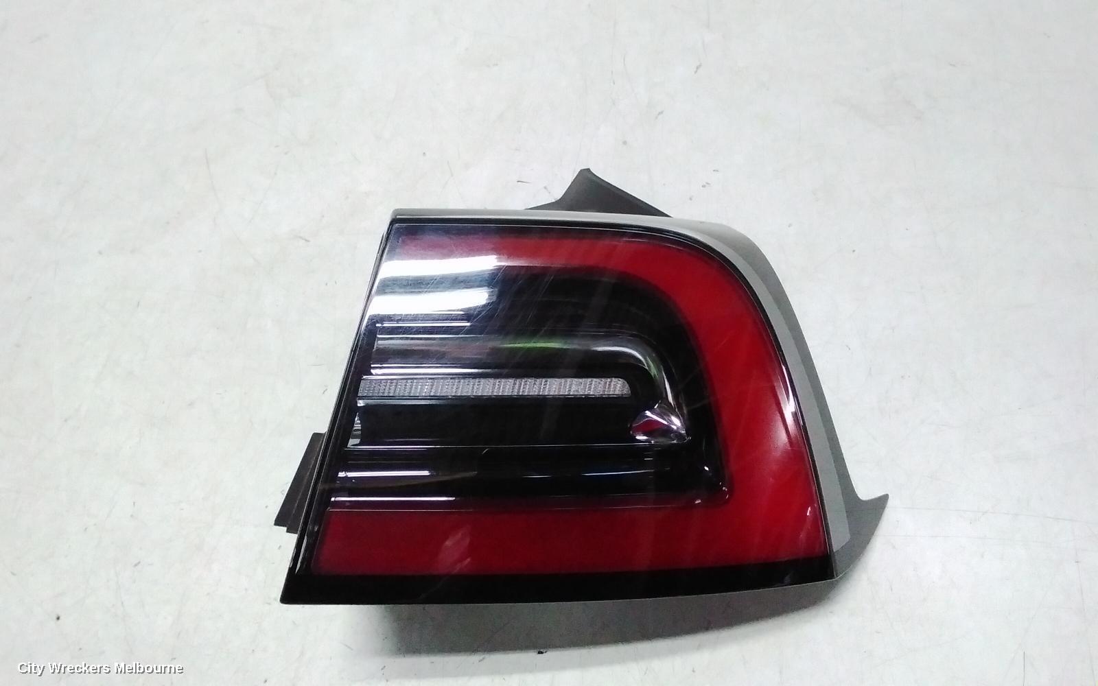 TESLA MODEL Y RIGHT TAILLIGHT, 1ST GEN, IN BODY, 03/2022 ONWARDS - Image 2