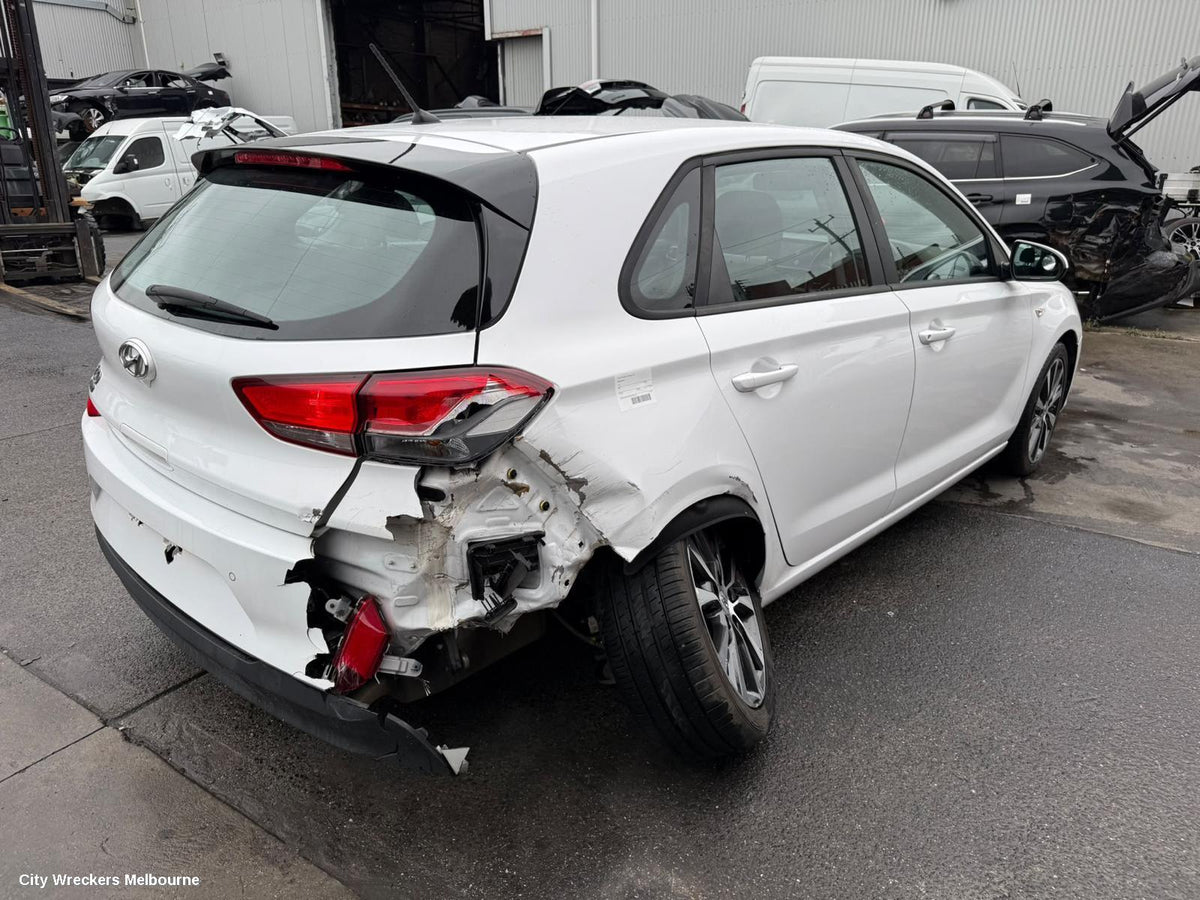 HYUNDAI I30 RIGHT FRONT HUB ASSEMBLY, PD, HATCH (S.KOREA VIN KMHH), GO/ACTIVE/ELITE/SR/N LINE, 03/2017 - 02/2021 - Image 1