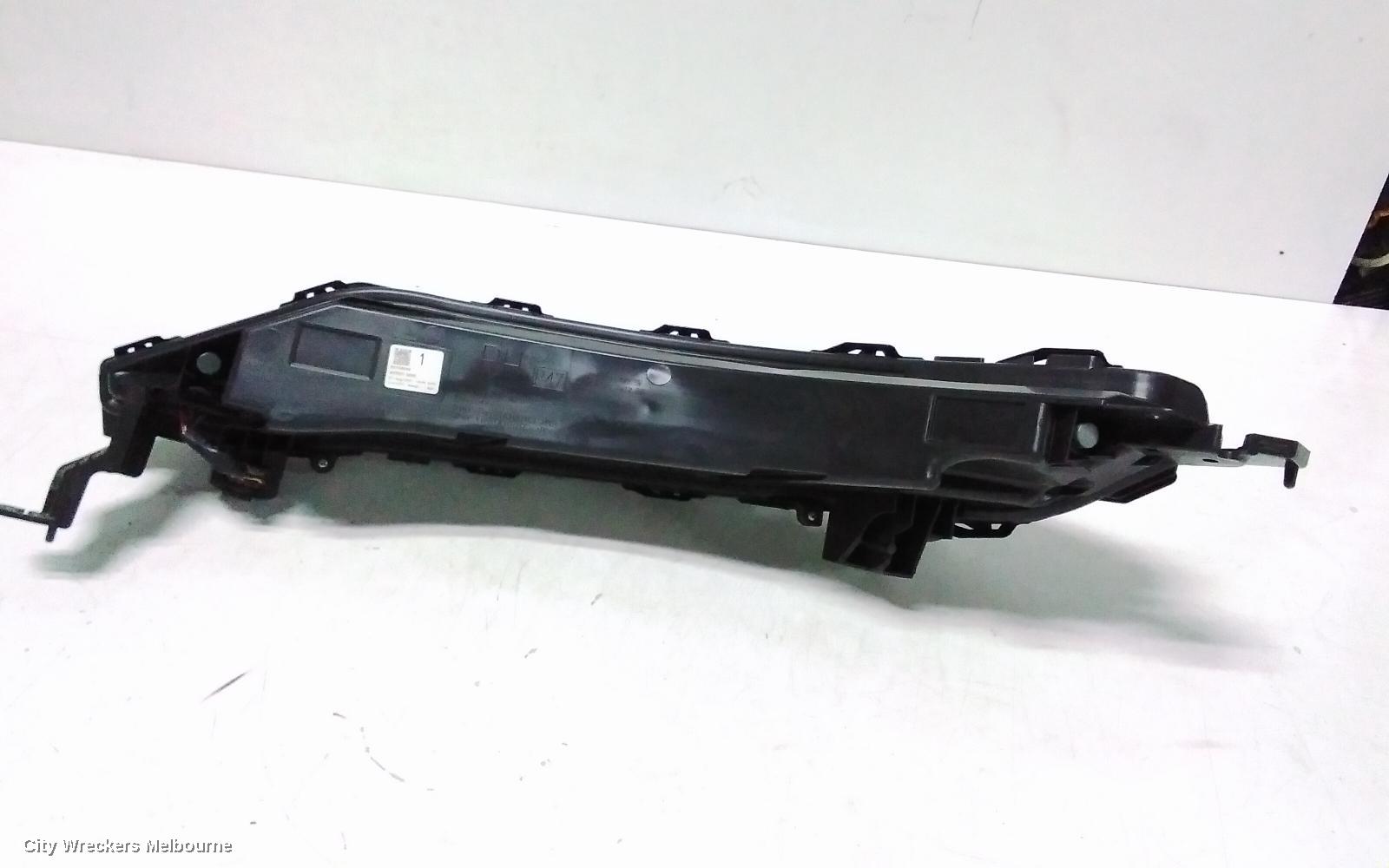 MITSUBISHI OUTLANDER RIGHT INDICATOR/FOG/SIDE, ZM, DAYTIME RUNNING LAMP, 08/2021 ONWARDS - Image 3