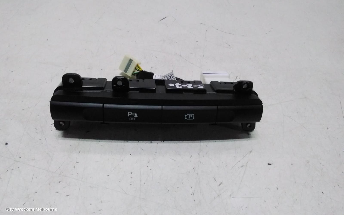 KIA STINGER, CK, 06/2017 - 04/2023, 360 CAMERA VIEW SWITCH ASSYEMBLY: 137573 - Image 1