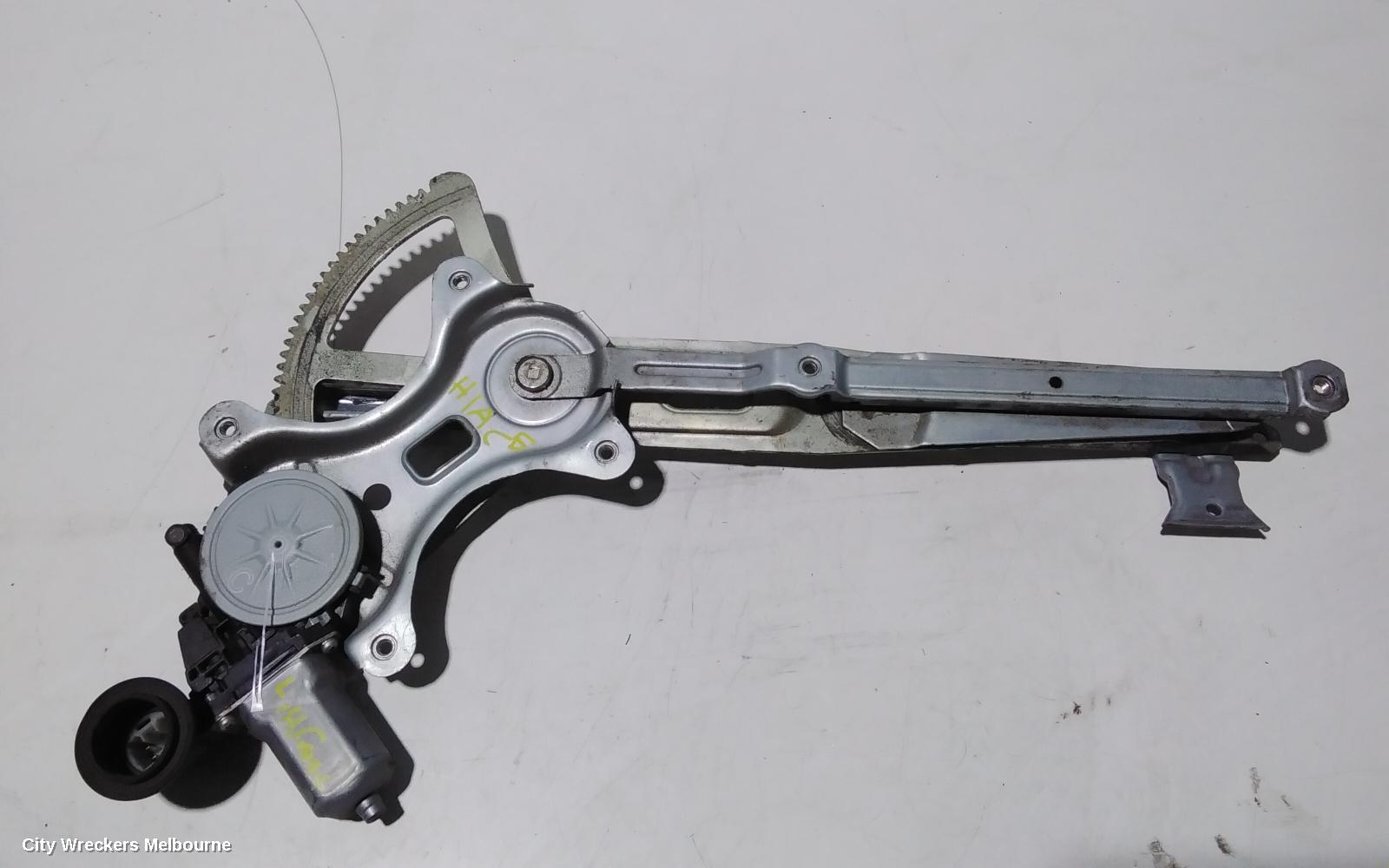 TOYOTA HIACE LEFT FRONT WINDOW REG/MOTOR, TRH/KDH, POWER, 03/2005 - 04/2019 - Image 1