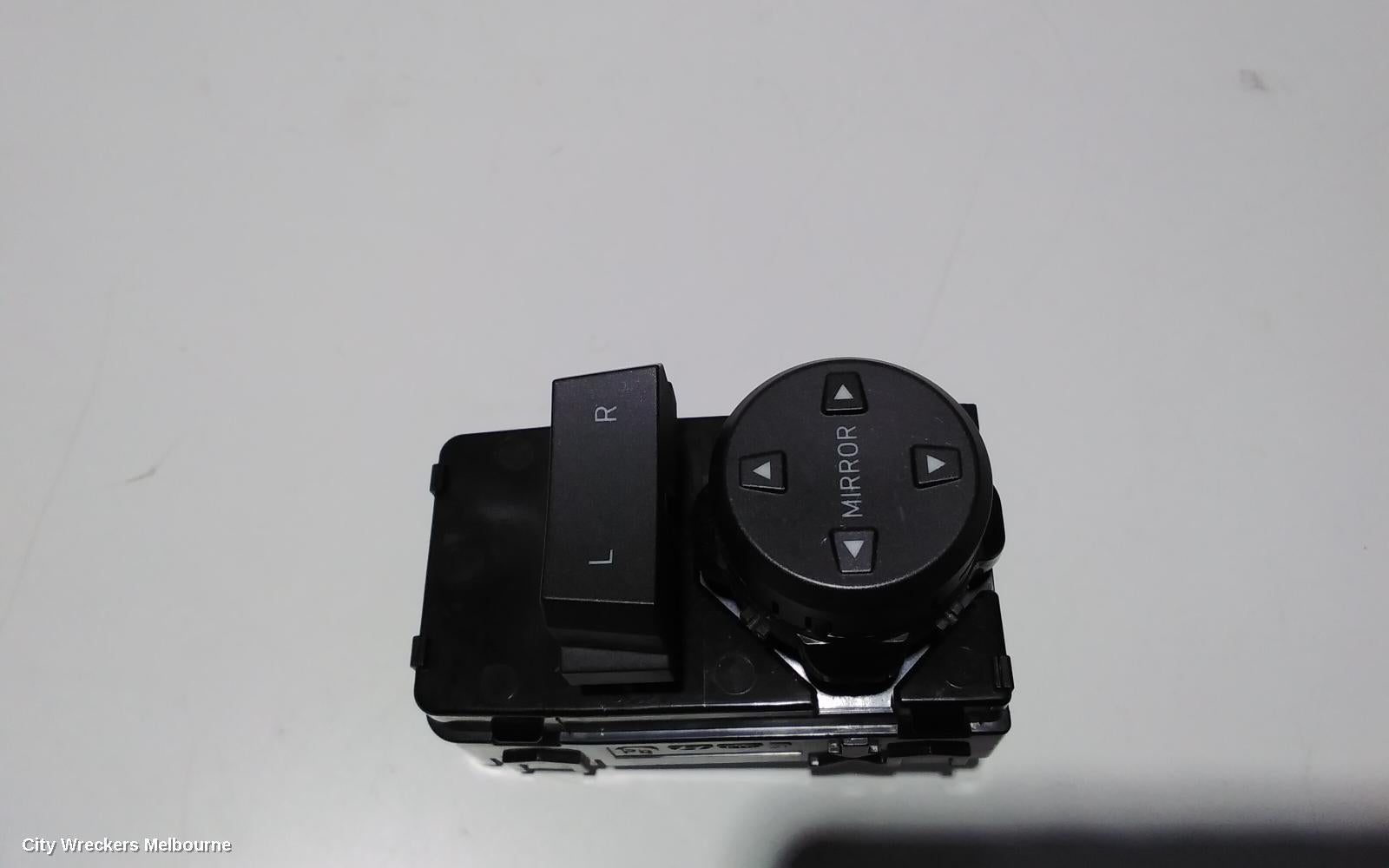 HYUNDAI I30, PD, HATCH, 03/2017 ONWARDS, MIRROR SWITCH: 87837 - Image 1